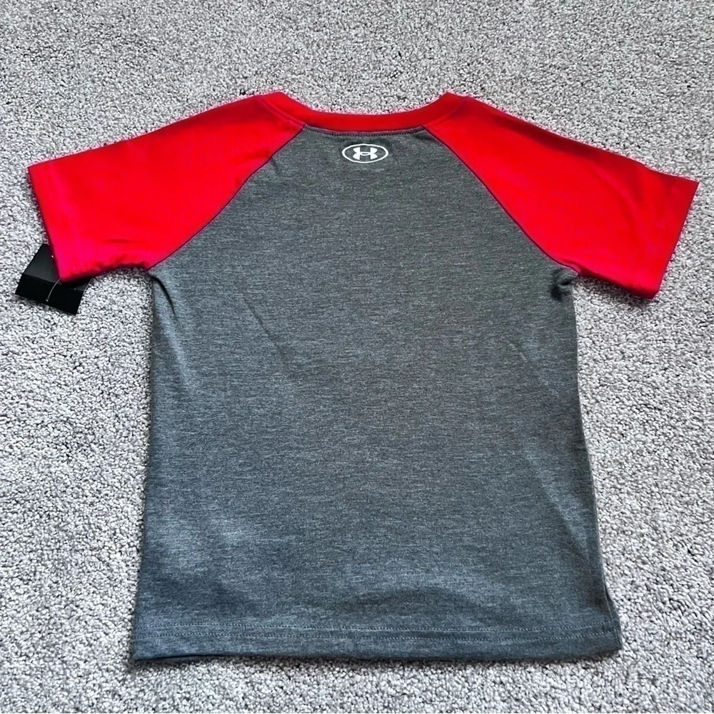💚 NWT Under Armour boys short sleeve T-shirt size 4